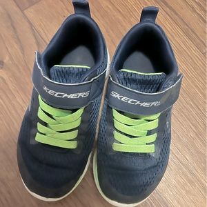 Sketchers boys tennis shoes